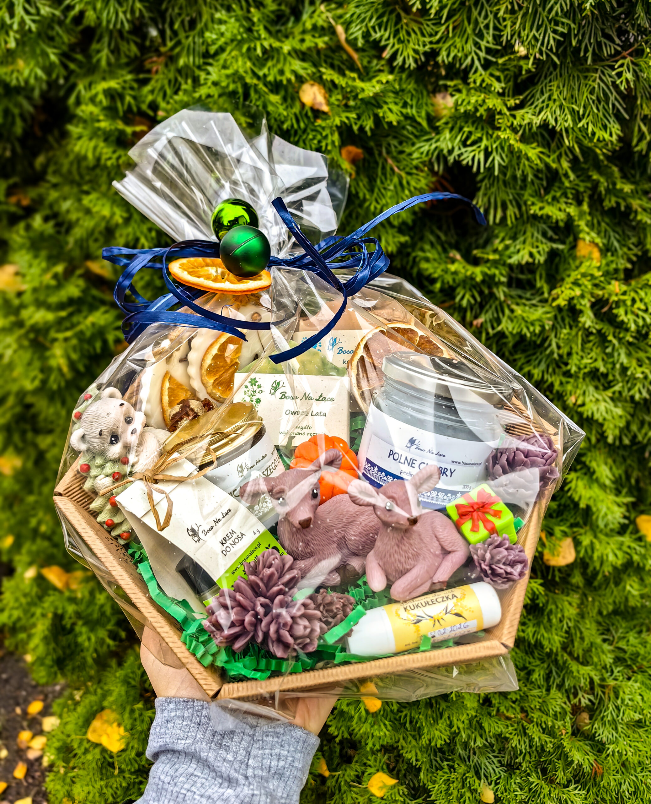 🎄 Zestaw świąteczny z naturalnymi kosmetykami i mydlanymi ozdobami
