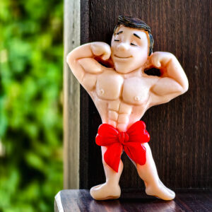 💪 Mydlany Supermen z kokardką – prezent z humorem i sercem 🎁