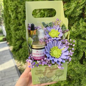 Zestaw Prezentowy z Naturalnymi kosmetykami i kwiatami  gerber